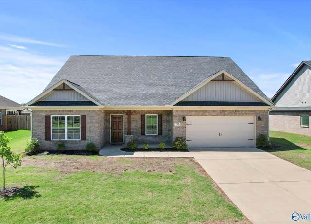 Property at 110 Old Dirt Rd, Meridianville, AL 35759, 4 beds, 2 baths