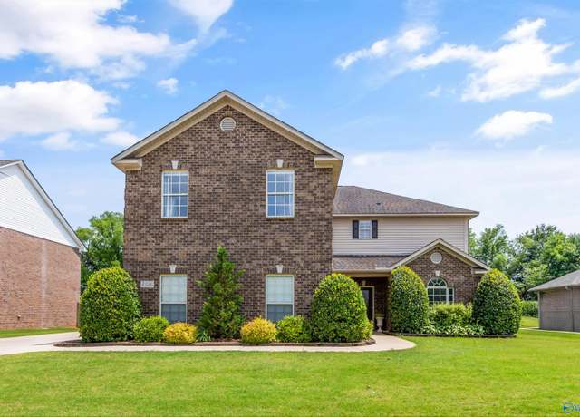 Property at 7526 Parktrace Ln SE, Owens Cross Roads, AL 35763, 5 beds, 3.5 baths