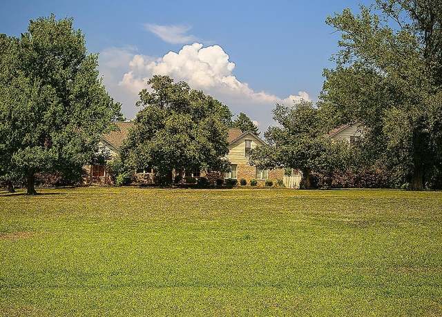 Property at 1116 E Upper River Rd, Decatur, AL 35603, 5 beds, 4.5 baths