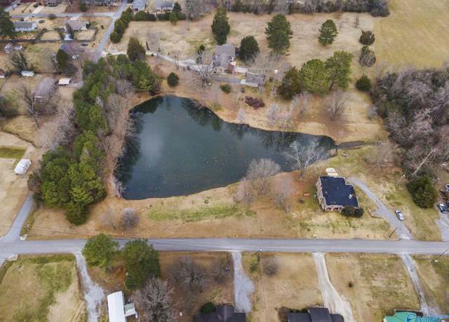 Property at 2032 Peach Orchard Rd NW, Hartselle, AL 35640, 3 beds, 2 baths