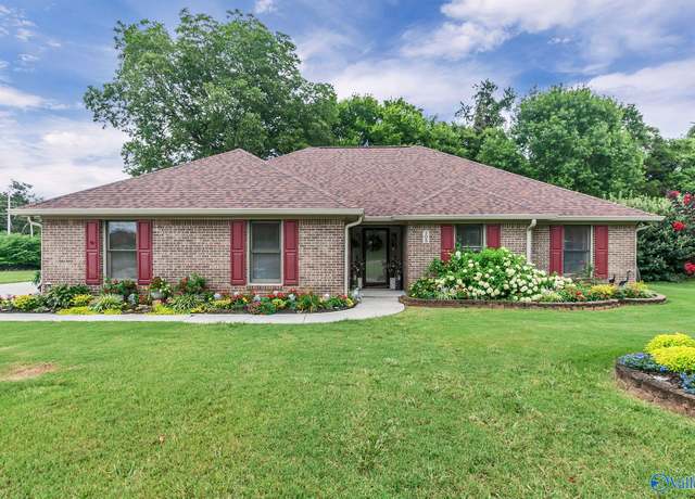 Property at 105 Derwent Ln, Huntsville, AL 35810, 3 beds, 2 baths
