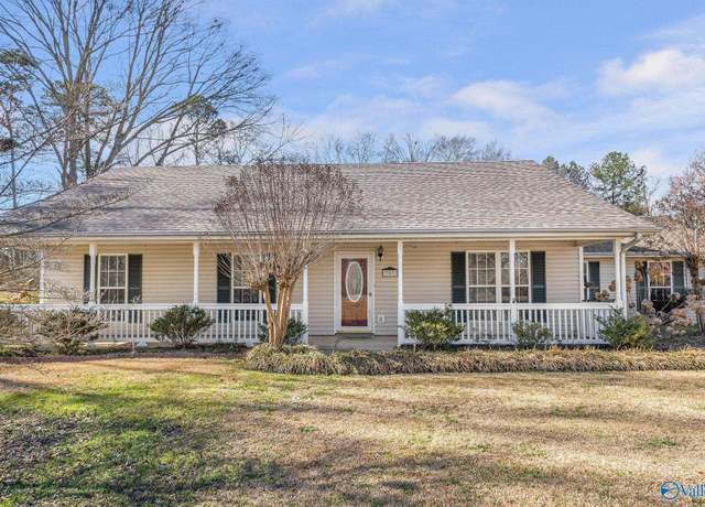 Property at 307 Floyd Dr, Boaz, AL 35957, 3 beds, 2 baths