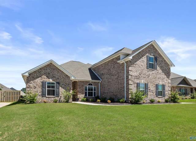 Property at 17401 Stonegate Dr, Athens, AL 35613, 5 beds, 4 baths