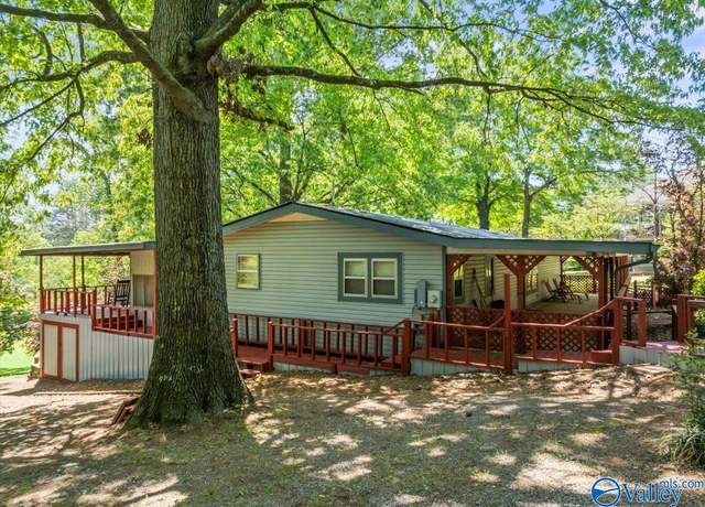 Property at 1671 Point Of Pnes, Guntersville, AL 35976, 3 beds, 2.5 baths