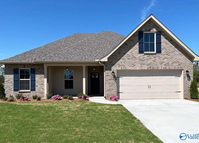 Property at 121 Parvin Way Dr, Hazel Green, AL 35750, 4 beds, 2 baths