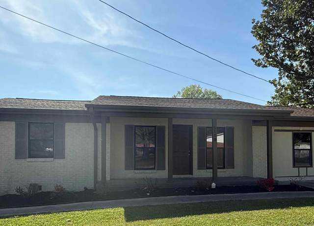 Property at 2119 SW Spring Ave SW, Decatur, AL 35601, 3 beds, 2 baths