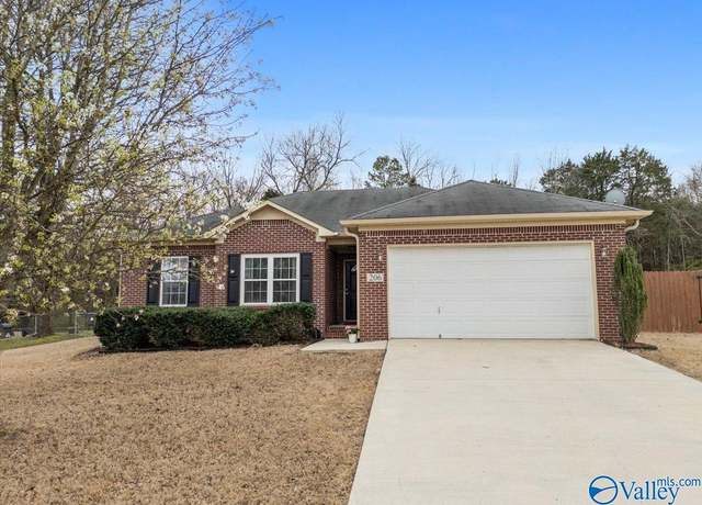 Property at 206 Maltese Ct, Huntsville, AL 35811, 3 beds, 2 baths
