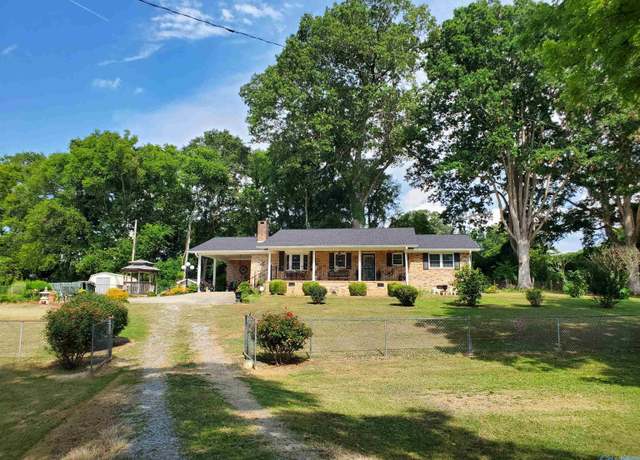 Property at 1156 County Road 206, Bridgeport, AL 35740, 3 beds, 2 baths