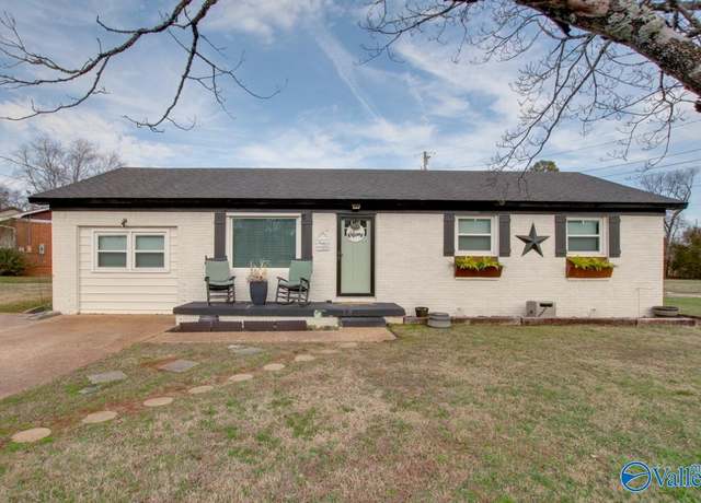 Property at 6000 NW Belgrade Dr, Huntsville, AL 35810, 3 beds, 1 bath