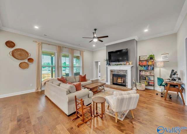 Property at 15803 Big Ben Dr NW, Harvest, AL 35749, 4 beds, 2 baths