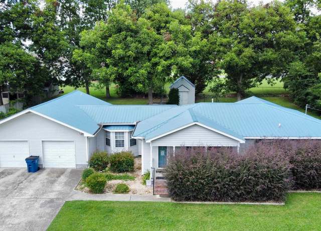 Property at 306 White St, Boaz, AL 35957, 3 beds, 2 baths