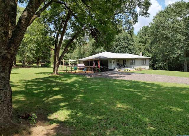 Property at 1295 County Road 52, Fort Payne, AL 35967, 3 beds, 1 bath