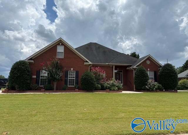 Property at 110 Arrow Path Dr, Huntsville, AL 35806, 4 beds, 3 baths