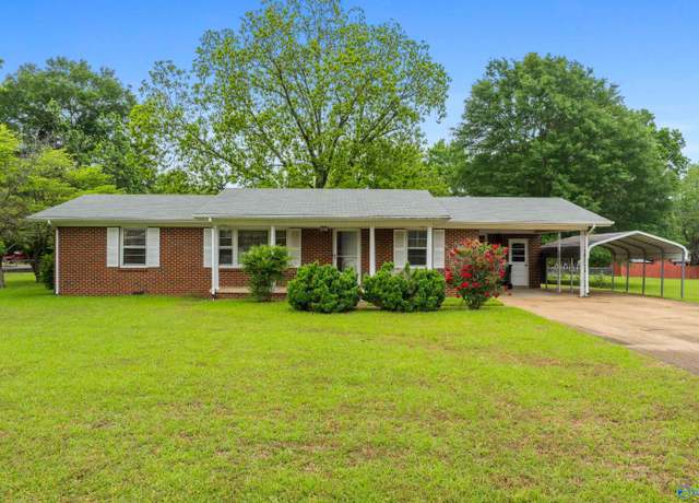 Property at 113 Gordon Dr, Athens, AL 35611, 3 beds, 1.5 baths