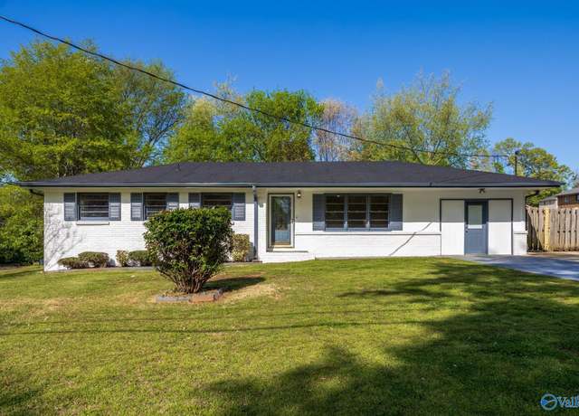 Property at 4915 Westwood Dr NW, Huntsville, AL 35810, 3 beds, 1.5 baths