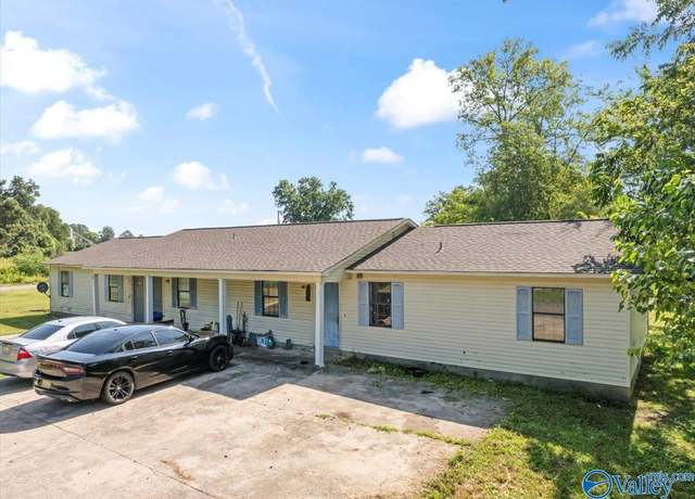 Property at 910 N Clinton St, Athens, AL 35611, 6 beds, 3 baths