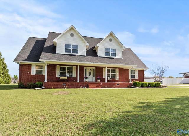 Property at 1032 East Main St, Albertville, AL 35951, 5 beds, 3 baths