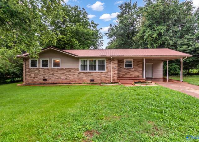 Property at 3121 Greenhill Dr NW, Huntsville, AL 35810, 3 beds, 1.5 baths