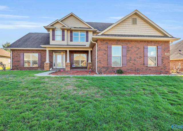 Property at 304 Summerglen Rd SW, Madison, AL 35756, 5 beds, 3.5 baths