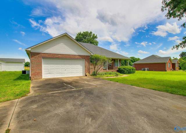 Property at 20886 Johnson Dr, Athens, AL 35613, 3 beds, 2 baths