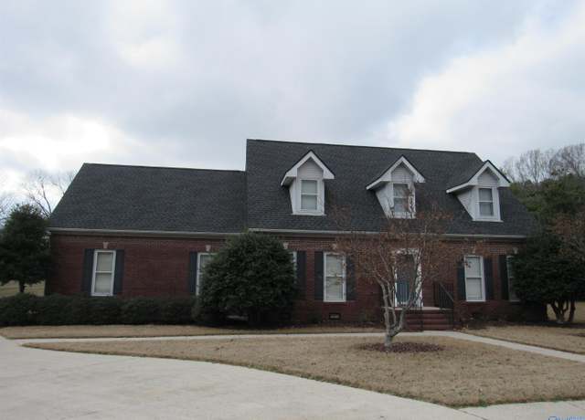 Property at 1700 Creek Bend Cir, Huntsville, AL 35802, 3 beds, 2.5 baths