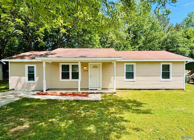 Property at 3234 Uvalde Ln NW, Huntsville, AL 35810, 4 beds, 1.5 baths