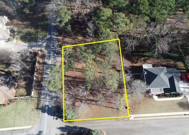 Property at 3402 Cedarhurst Dr SW, Decatur, AL 35603