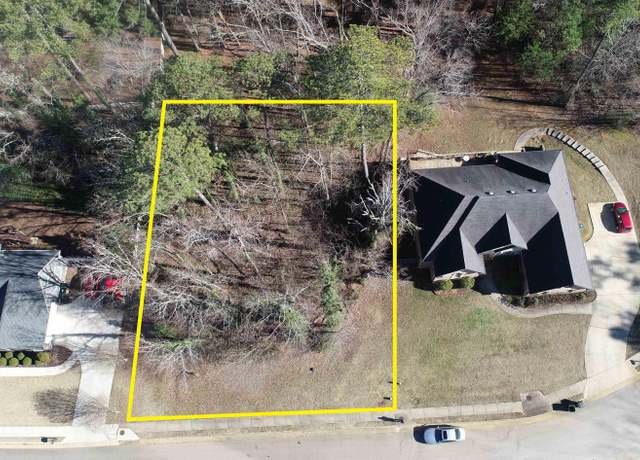 Property at 3406 Cedarhurst Dr SW, Decatur, AL 35603