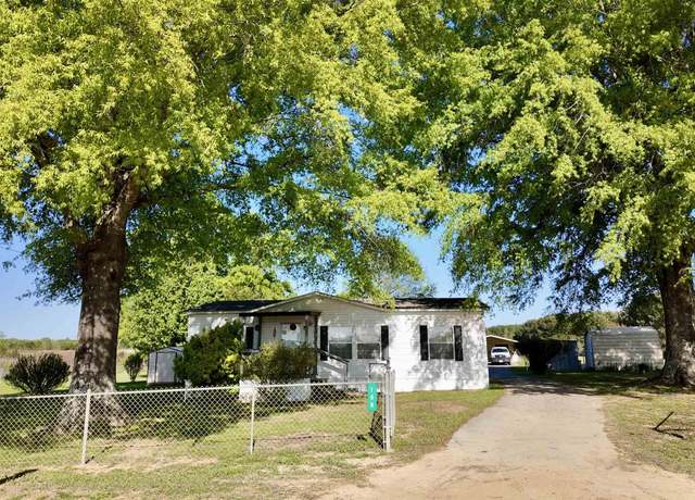 Property at 109 Boatfield Ln, Gadsden, AL 35901, 3 beds, 2 baths