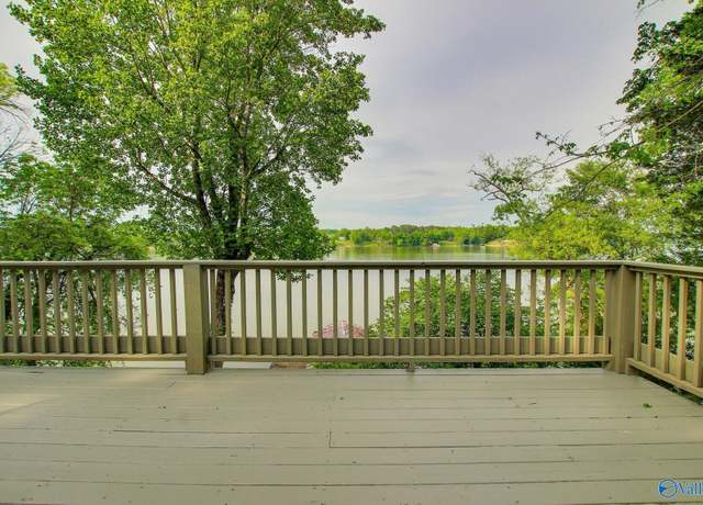 Property at 7995 Blue Springs Dr, Athens, AL 35611, 3 beds, 2 baths