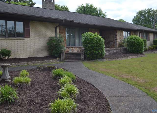 Property at 205 Collier Dr, Albertville, AL 35951, 3 beds, 2.5 baths