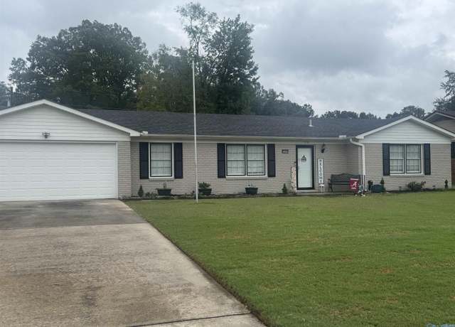 Property at 1218 Castleman Ave SW, Decatur, AL 35601, 3 beds, 2 baths