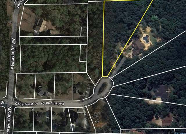 Property at 3412 Cedarhurst Dr SW, Decatur, AL 35603