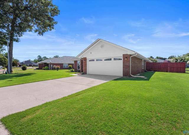 Property at 118 Herrick Dr, Huntsville, AL 35824, 4 beds, 2 baths