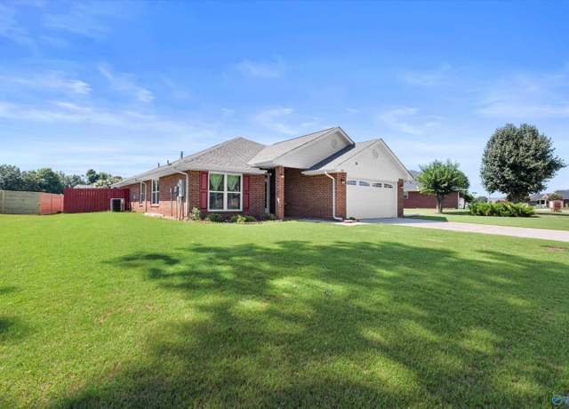 Property at 118 Herrick Dr, Huntsville, AL 35824, 4 beds, 2 baths