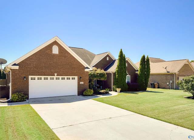 Property at 2617 Berkshire Way SW, Decatur, AL 35603, 4 beds, 2.5 baths