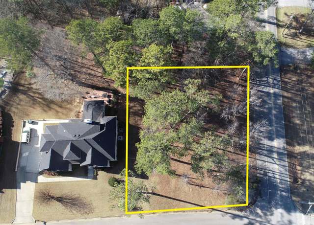 Property at 3401 Cedarhurst Dr SW, Decatur, AL 35603