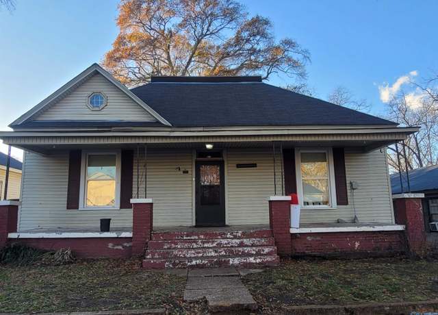 Property at 417 5th Ave SW, Decatur, AL 35601, 3 beds, 2 baths
