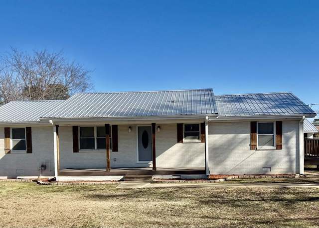 Property at 212 Nelson St NW, Hartselle, AL 35640, 3 beds, 2 baths