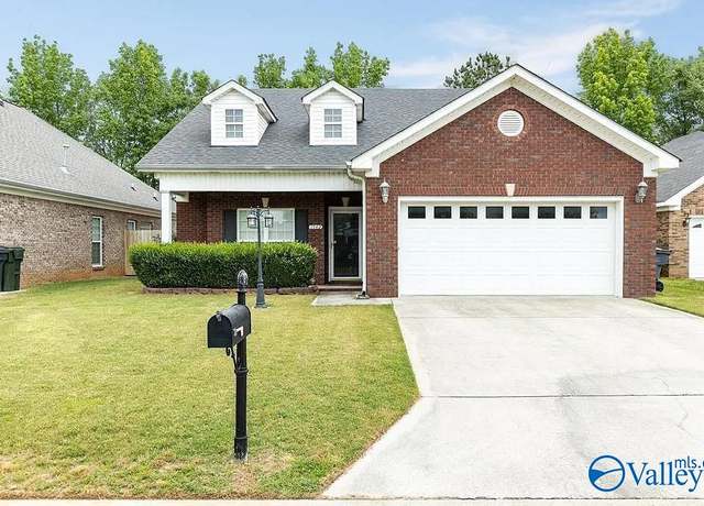 Property at 1542 Fieldstone Cir, Decatur, AL 35603, 3 beds, 2 baths