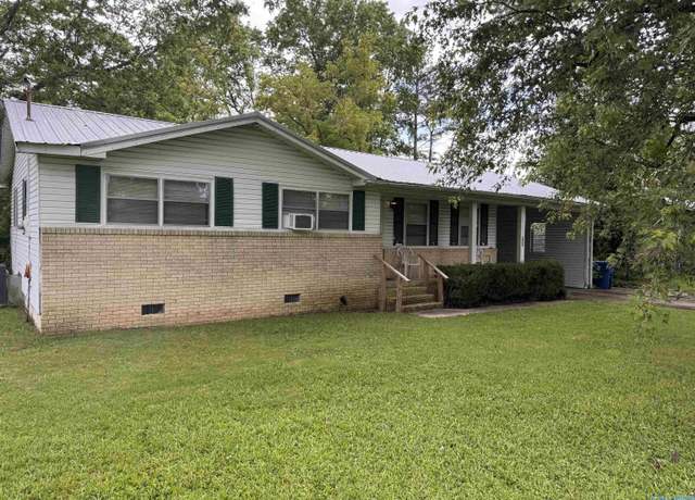 Property at 902 Adams St, Boaz, AL 35957, 3 beds, 2 baths