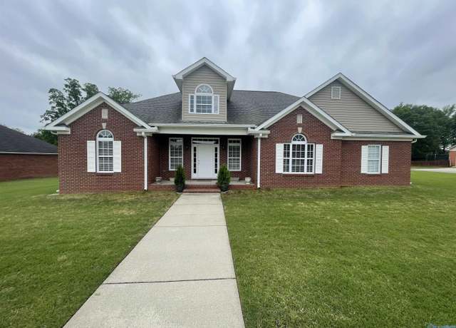 Property at 1016 Clint Dr SE, Hartselle, AL 35640, 3 beds, 3 baths