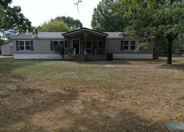 Property at 1506 Brashiers Chapel Rd, Arab, AL 35016, 3 beds, 2 baths