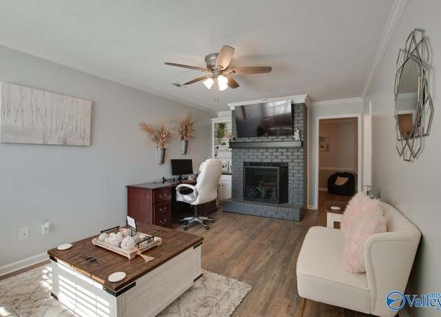 Property at 430 Autumnwood Dr, Decatur, AL 35601, 3 beds, 2 baths