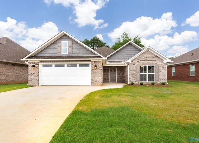 Property at 124 Glen Oaks Cir, Gadsden, AL 35905, 3 beds, 2 baths