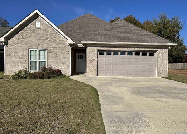 Property at 122 Glen Oaks Cir, Glencoe, AL 35905, 3 beds, 2 baths