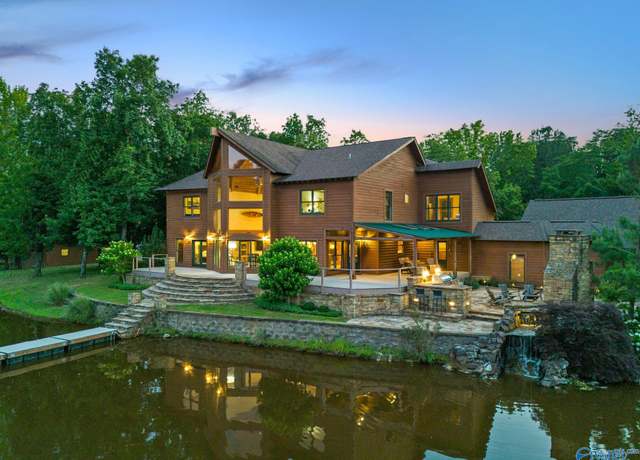 Property at 5000 Willow Dr SE, Huntsville, AL 35803, 4 beds, 4.5 baths