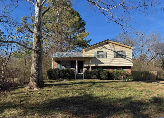 Property at 3624 Kenard Ave NW, Huntsville, AL 35810, 5 beds, 1.5 baths