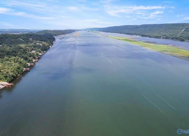 Property at 1783 Lookout Mountain Dr, Scottsboro, AL 35769