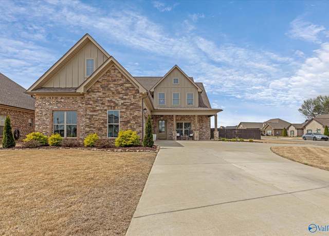 Property at 17673 Maree Dr, Athens, AL 35613, 4 beds, 3.5 baths